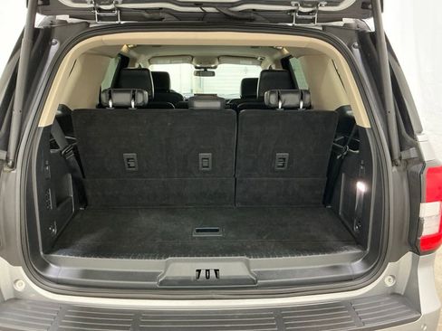 Used 2024 Ford Expedition XLT image 27