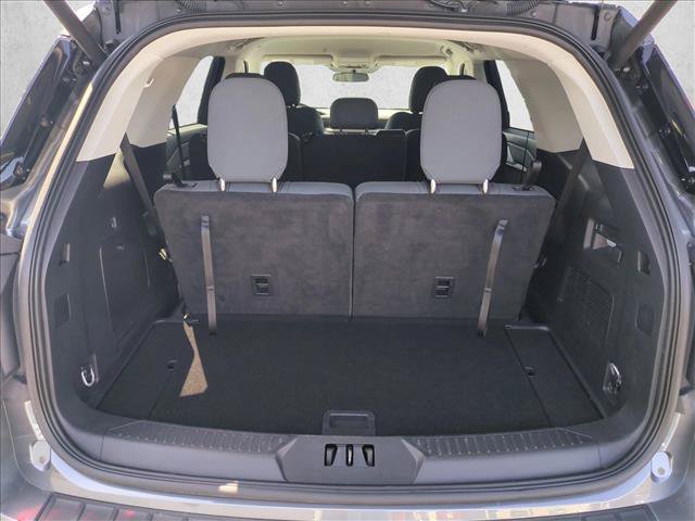 Used 2025 Ford Explorer Active AWD/4WD image 6