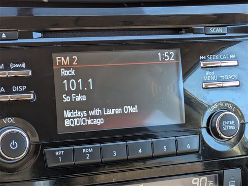 Used 2017 Nissan Rogue SV w/ Midnight Edition Package image 15