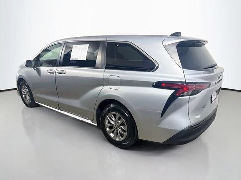 Certified 2022 Toyota Sienna LE FWD image 5