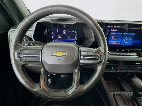 Used 2023 Chevrolet Colorado W/T image 11