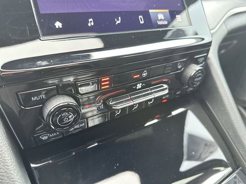 Used 2025 Jeep Grand Cherokee Altitude image 18