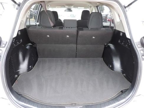Used 2018 Toyota RAV4 LE FWD image 15