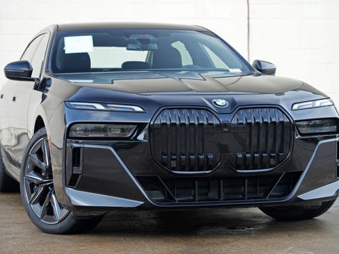 Used 2023 BMW 760i xDrive AWD/4WD image 7