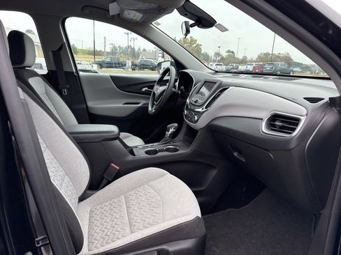 Used 2022 Chevrolet Equinox LS image 5