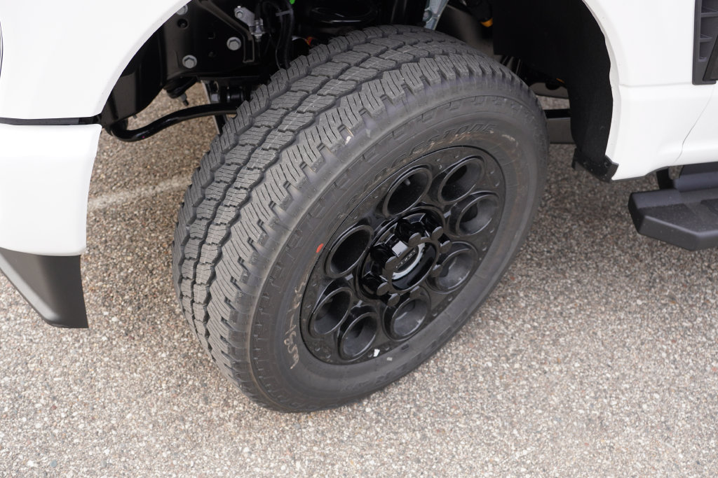 New 2027 Ford F350 Lariat w/ Black Appearance Package AWD/4WD image 9