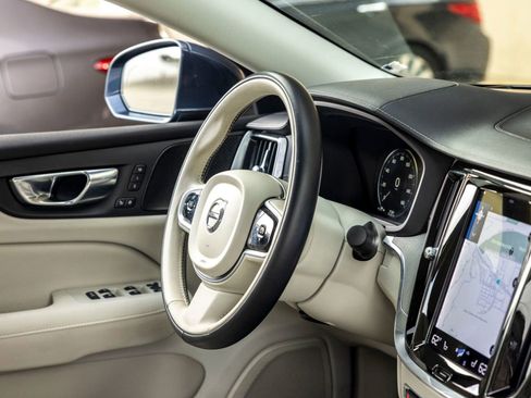 Used 2022 Volvo S60 T8 Inscription w/ Advanced Package image 30