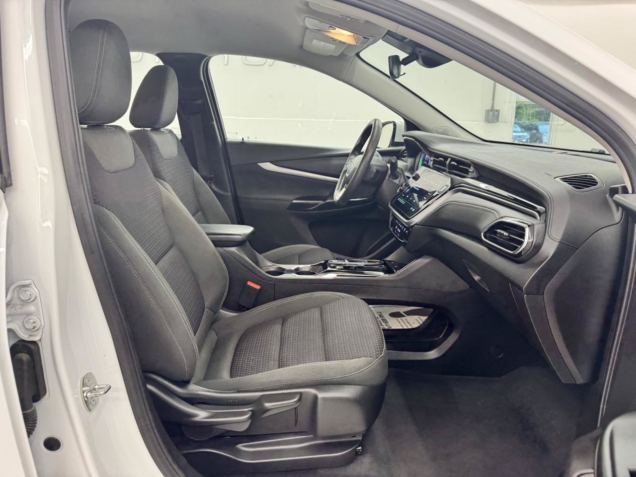 Used 2023 Chevrolet Bolt EUV LT FWD image 16