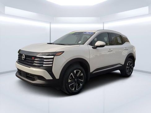 Used 2025 Nissan Kicks SR image 7