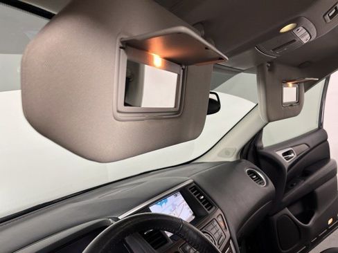 Used 2020 Nissan Pathfinder Platinum FWD image 33