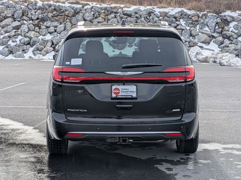 New 2026 Chrysler Pacifica Pinnacle w/ Trailer Tow Group image 6