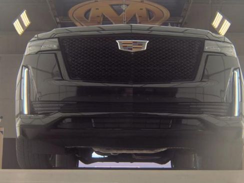 Used 2023 Cadillac Escalade Sport Platinum AWD/4WD image 4