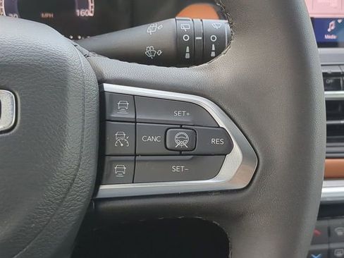 Used 2025 Jeep Compass Limited w/ Elite Group AWD/4WD image 29