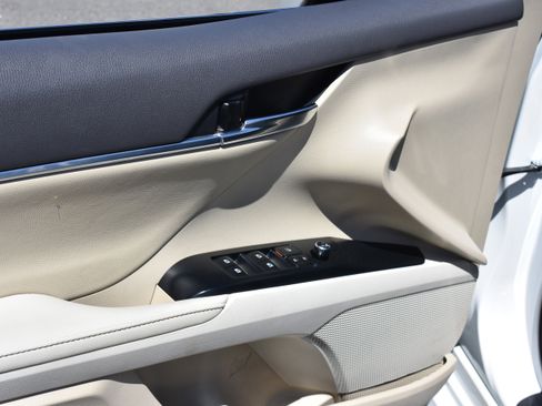 Used 2019 Toyota Camry XLE image 24