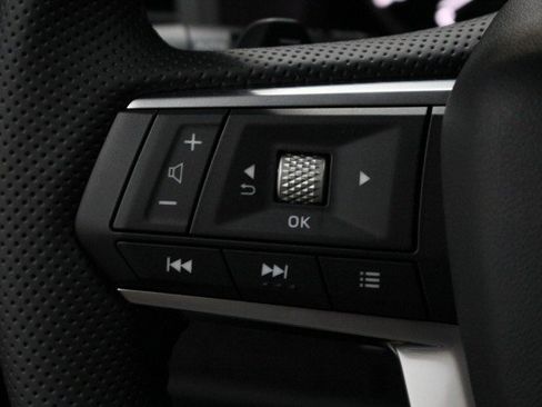 New 2025 Mitsubishi Outlander SE image 9