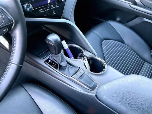 Used 2022 Toyota Camry SE image 15