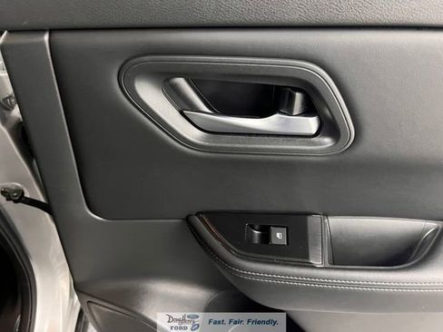 Used 2025 Nissan Rogue SV image 34