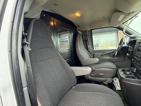 Used 2020 GMC Savana 2500 w/ Driver Convenience Package image 28