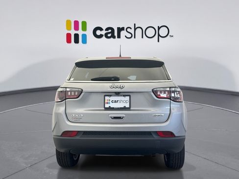 Used 2022 Jeep Compass Latitude w/ Convenience Group AWD/4WD image 4