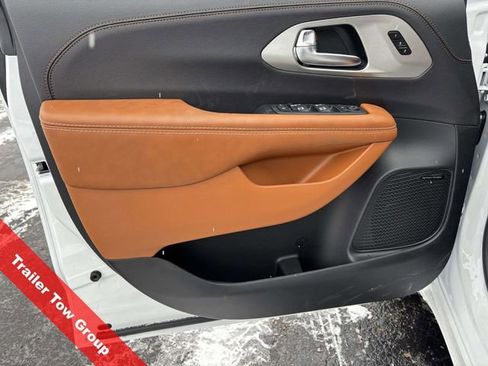 New 2026 Chrysler Pacifica Pinnacle w/ Trailer Tow Group image 23