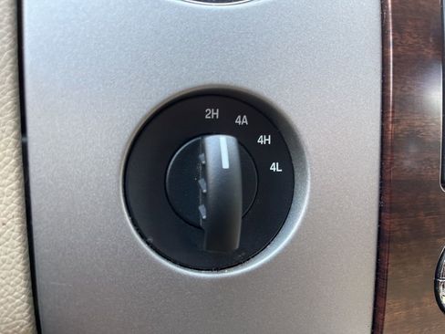 Used 2012 Ford Expedition EL XLT image 4