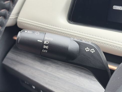 Certified 2023 Nissan Ariya FWD image 18