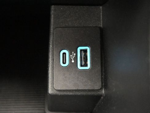 Used 2021 Ford Edge ST image 18