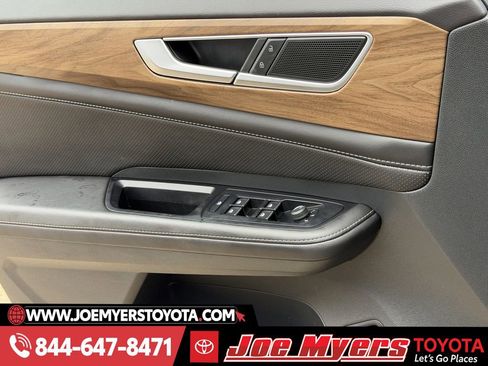 Used 2025 Volkswagen Atlas SE image 24