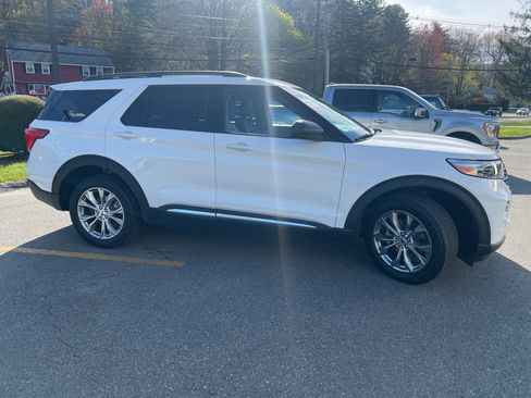 Certified 2023 Ford Explorer XLT w/ Equipment Group 202A AWD/4WD image 5
