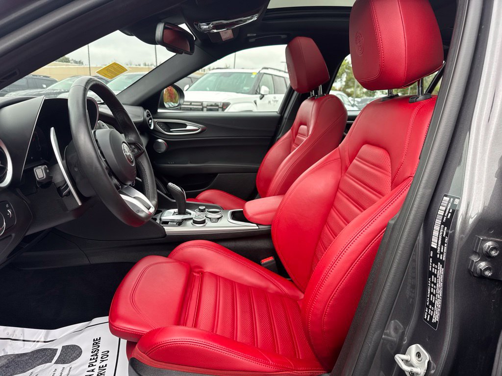 Used 2024 Alfa Romeo Giulia Veloce AWD/4WD image 20
