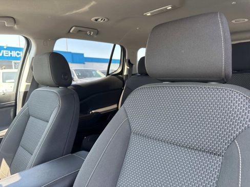 Used 2023 GMC Acadia SLE image 16
