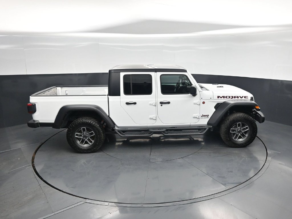 Used 2024 Jeep Gladiator Mojave AWD/4WD image 41