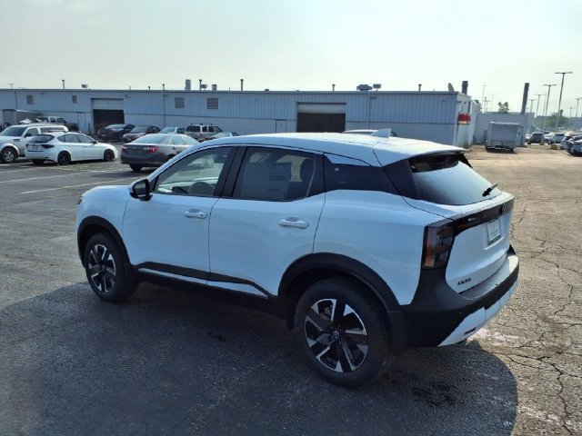 Used 2025 Nissan Kicks SV AWD/4WD image 5
