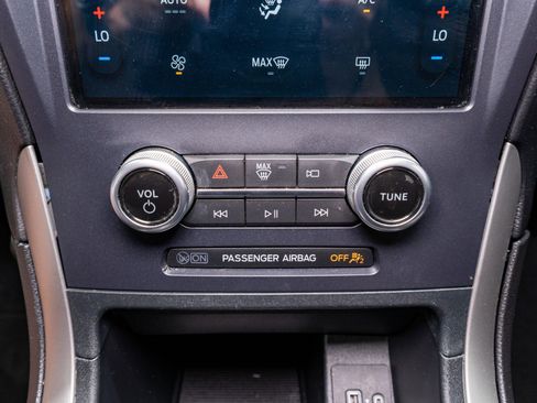 Used 2021 Ford Edge SE image 20