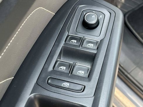 Used 2021 Volkswagen Atlas Cross Sport SE w/ Panoramic Sunroof Package FWD image 27