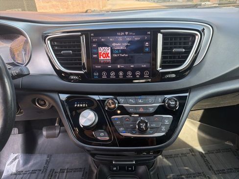 Used 2019 Chrysler Pacifica Touring-L w/ Advanced Safetytec Group FWD image 18