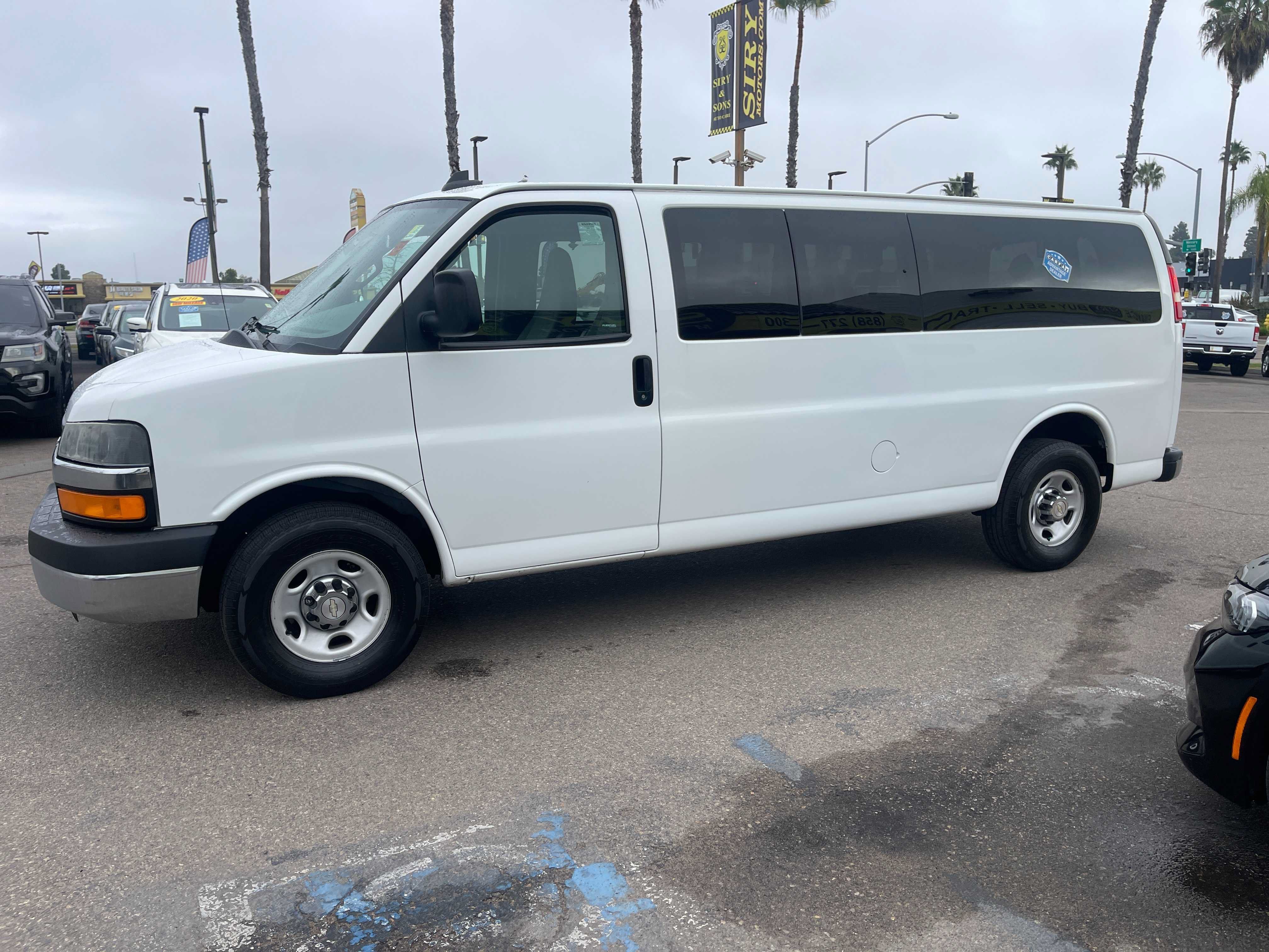 Used 2016 Chevrolet Express 3500 LT w/ LT Preferred Equipment Group RWD image 5