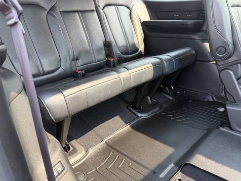 Used 2022 Jeep Wagoneer Series III w/ Premium Group I AWD/4WD image 19