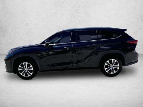 Used 2020 Toyota Highlander XLE FWD image 6