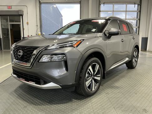 Used 2023 Nissan Rogue Platinum w/ Platinum Premium Package image 2