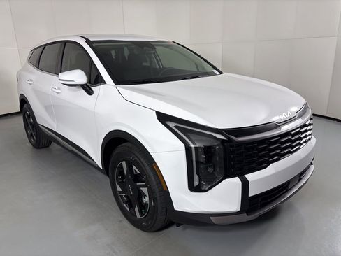 New 2026 Kia Sportage LX image 2