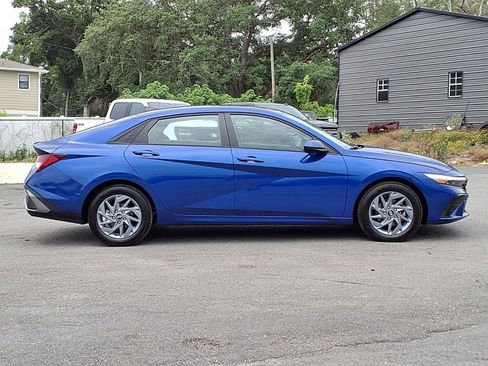 Used 2025 Hyundai Elantra Hybrid FWD image 8