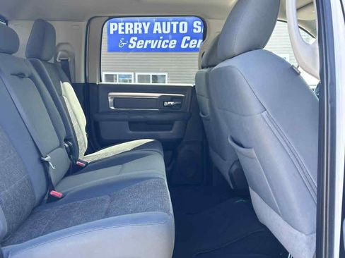 Used 2018 RAM 2500 SLT w/ Luxury Group image 23