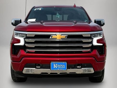 Used 2025 Chevrolet Silverado 1500 High Country w/ High Country Premium Package AWD/4WD image 2