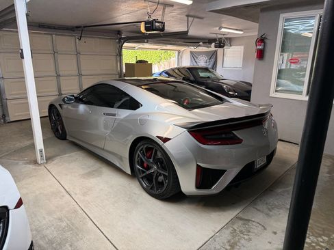 Used 2017 Acura NSX AWD/4WD image 5