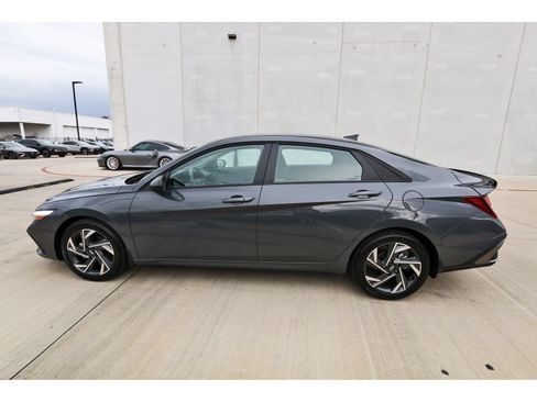 Certified 2025 Hyundai Elantra Sport FWD image 6