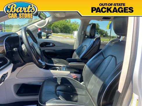 Used 2024 Chrysler Pacifica Limited FWD image 27