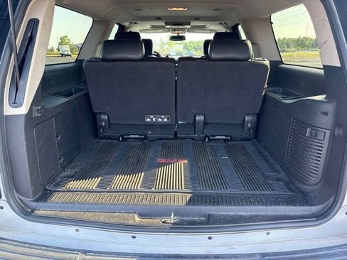 Used 2011 GMC Yukon XL SLT w/ SLT-2 Equipment Package AWD/4WD image 22