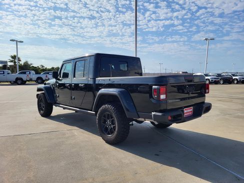 Used 2024 Jeep Gladiator Sport image 3