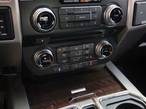 Used 2015 Ford F150 Platinum w/ Equipment Group 701A Luxury image 26